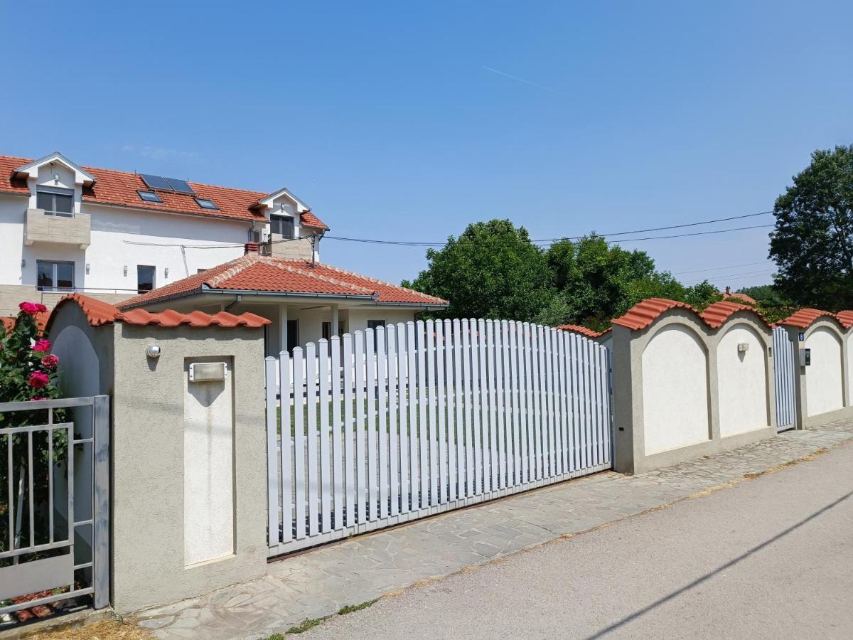Serbian Home With Garden Krnjaca Ngoại thất bức ảnh